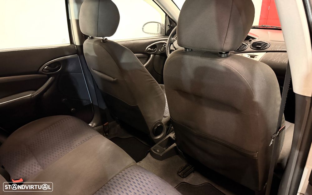 Ford Focus SW 1.8 TDdi Comfort - 10