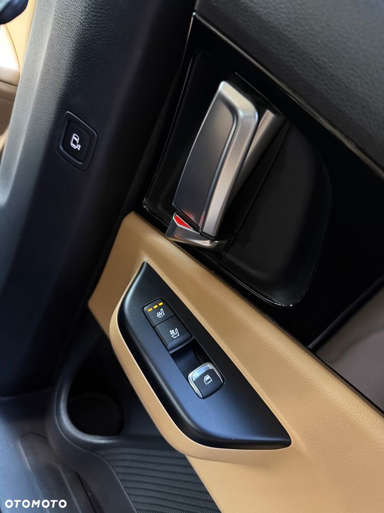 Kia Carnival - 25