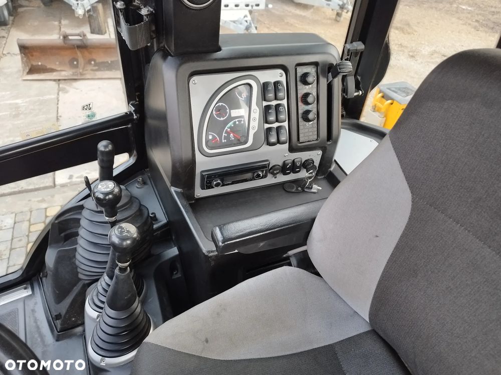 JCB 3CX , Caterpillar CAT 427F, JCB 3CX - 8
