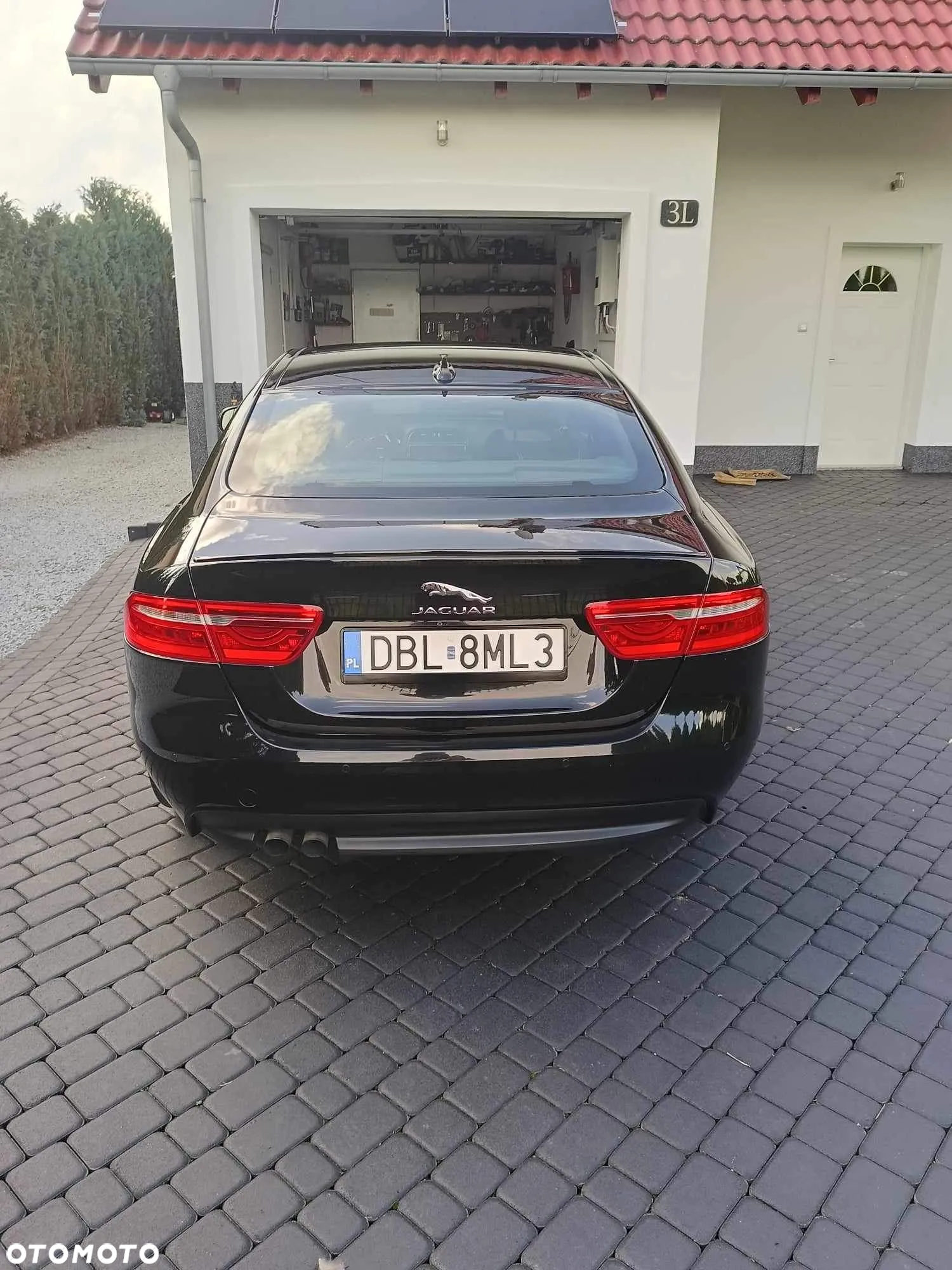 Jaguar XE 2.0 D R-Sport - 4