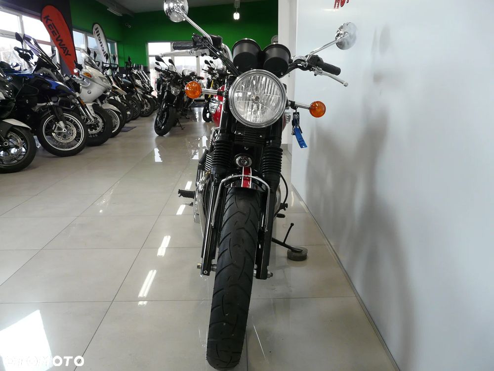 Triumph Bonneville - 20
