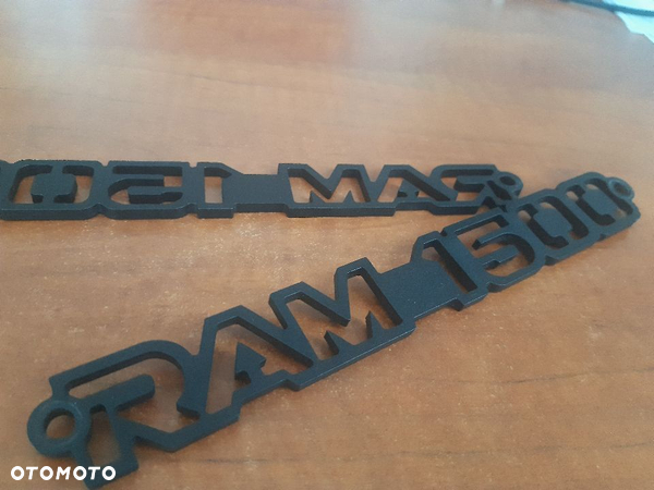 EMBLEMAT metalowy RAM 1500 do nitowania czarny