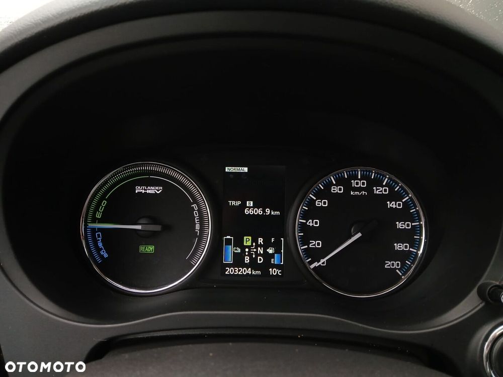 Mitsubishi Outlander - 30