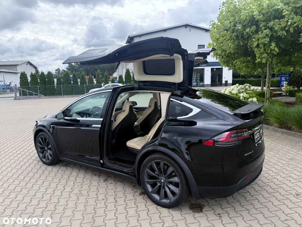 Tesla Model X - 5
