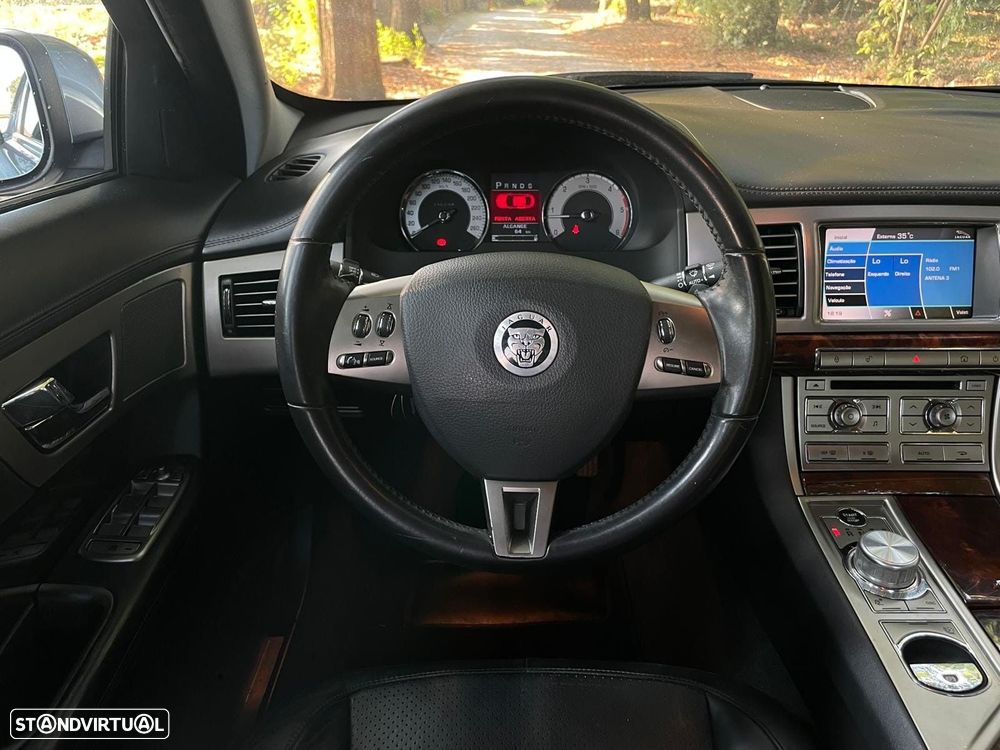 Jaguar XF 2.7 D V6 Premium Luxury - 30