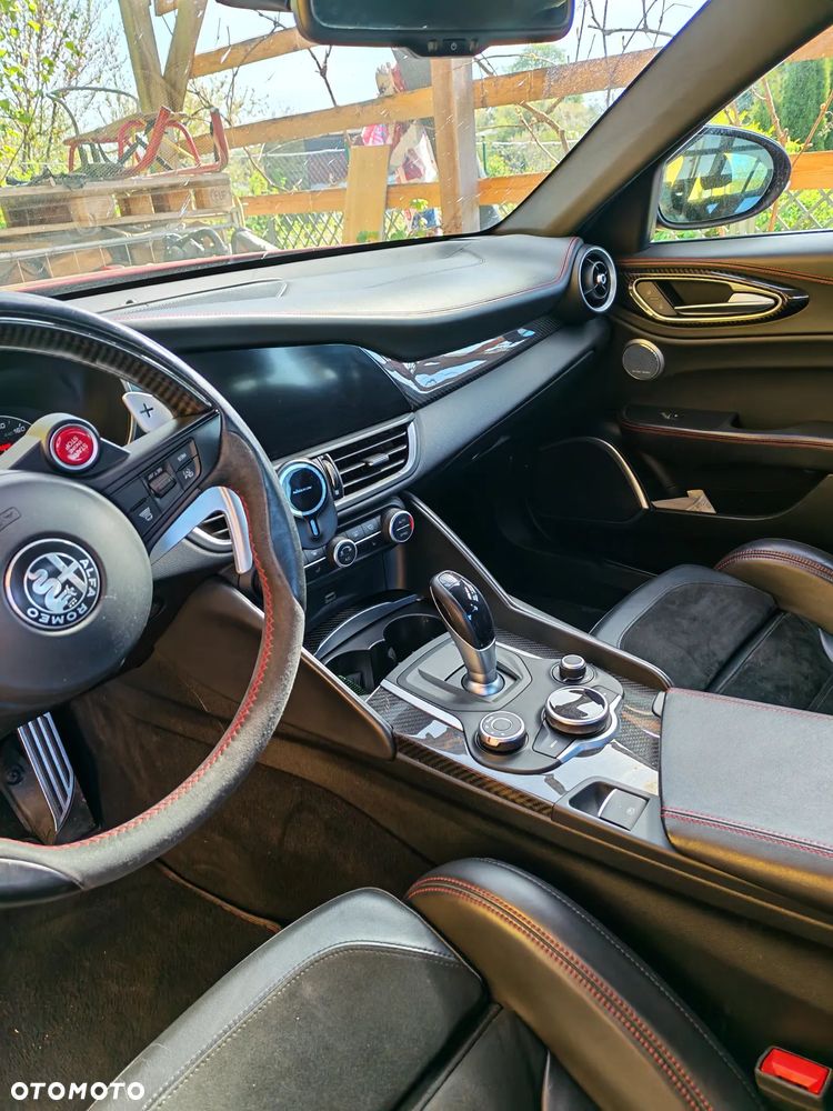 Alfa Romeo Giulia 2.9 V6 Bi-Turbo AT8 Quadrifoglio - 8