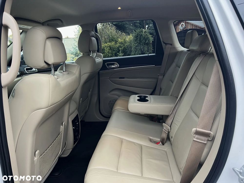 Jeep Grand Cherokee - 16