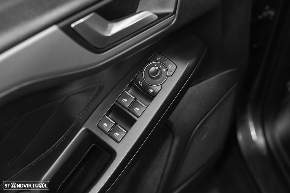 Ford Focus 1.0 EcoBoost MHEV Titanium - 25