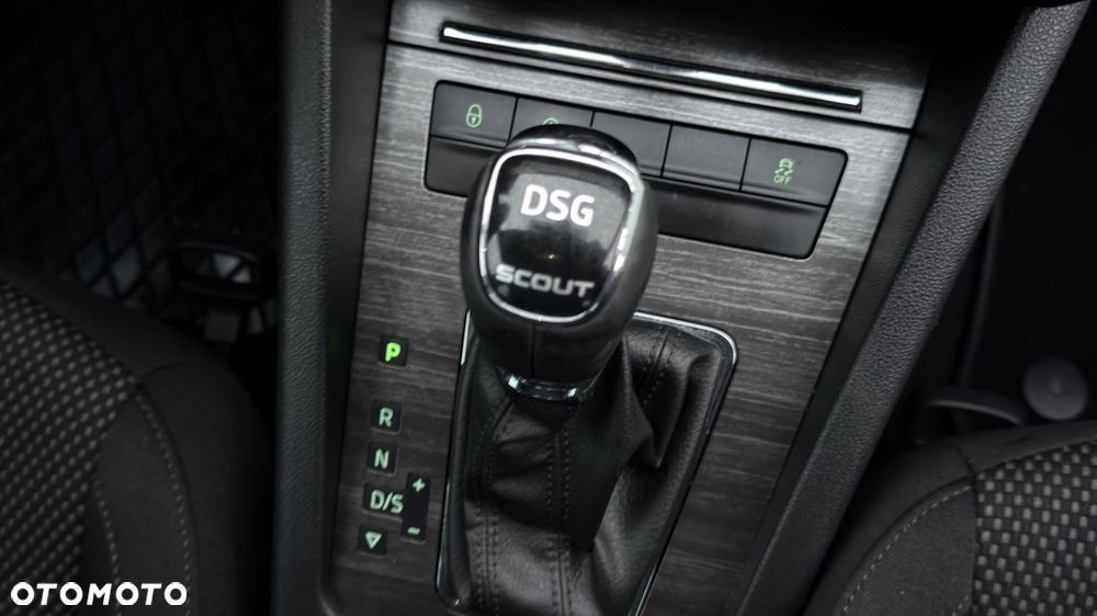 Skoda Octavia 2.0 TDI 4x4 DSG Scout - 30