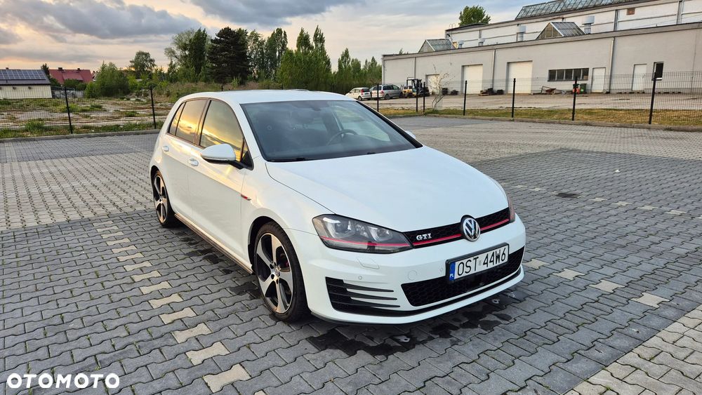 Volkswagen Golf - 8