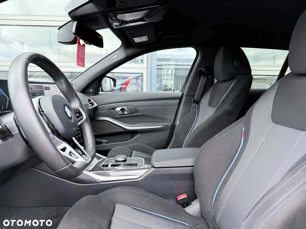 BMW Seria 3 320d xDrive M Sport - 32