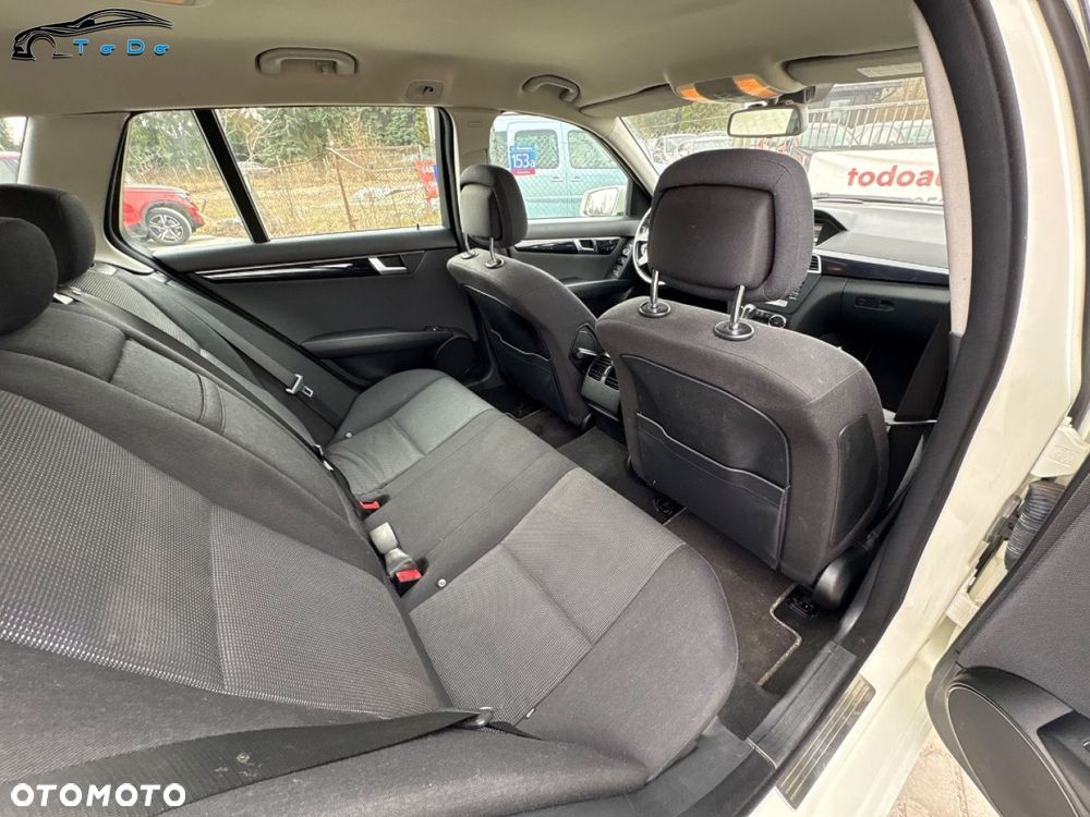 Mercedes-Benz Klasa C 200 CDI DPF Automatik BlueEFFICIENCY Elegance - 21