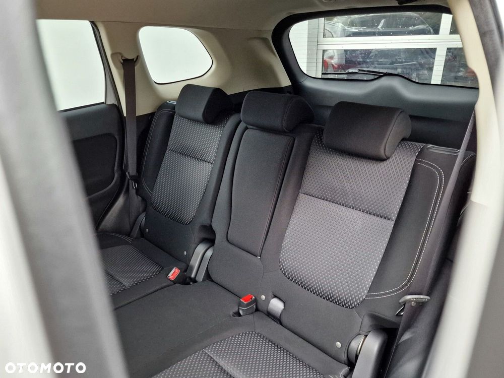 Mitsubishi Outlander 2.0 Invite + 2WD - 27