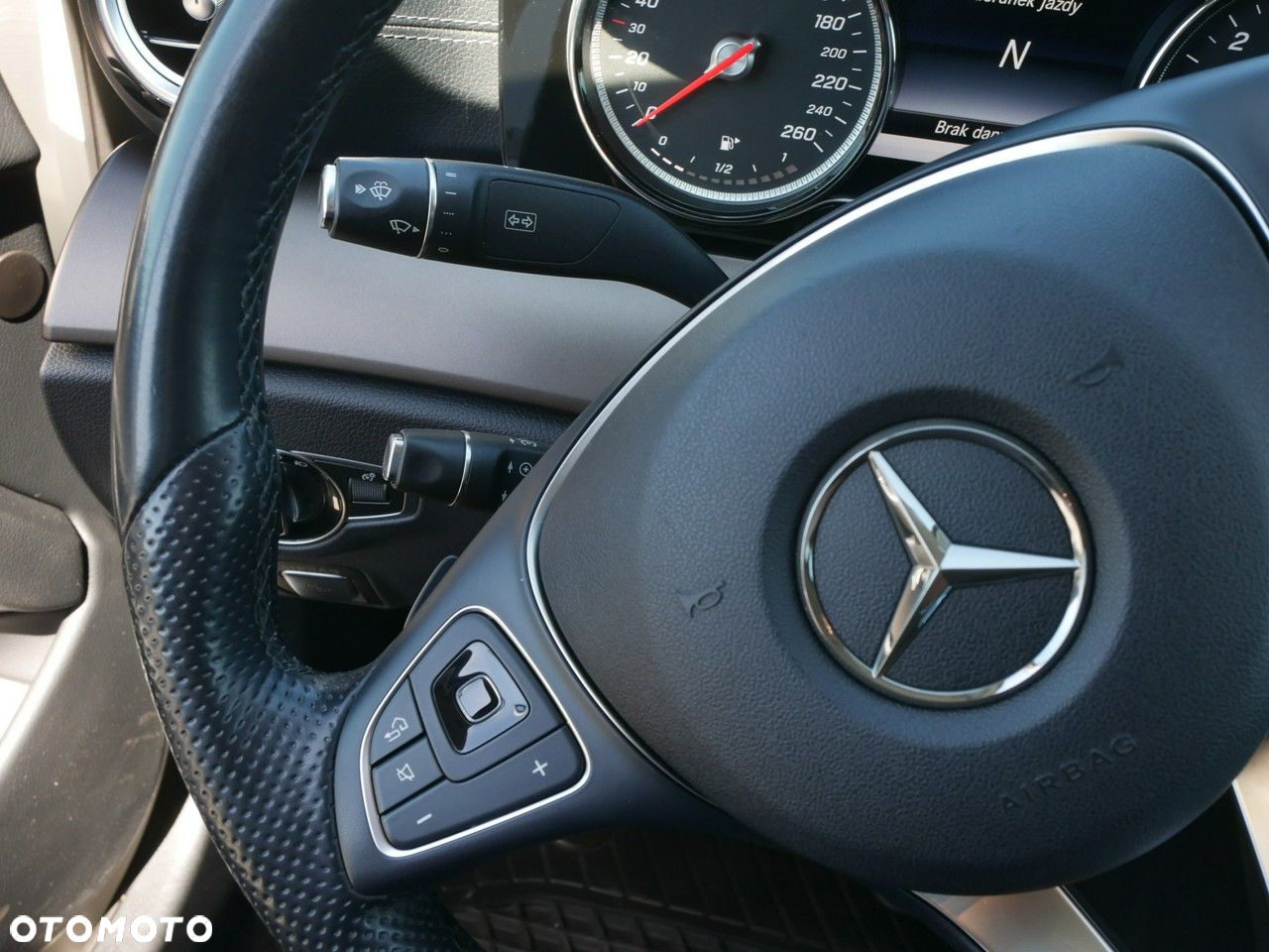 Mercedes-Benz Klasa E 220 d 9G-TRONIC - 14