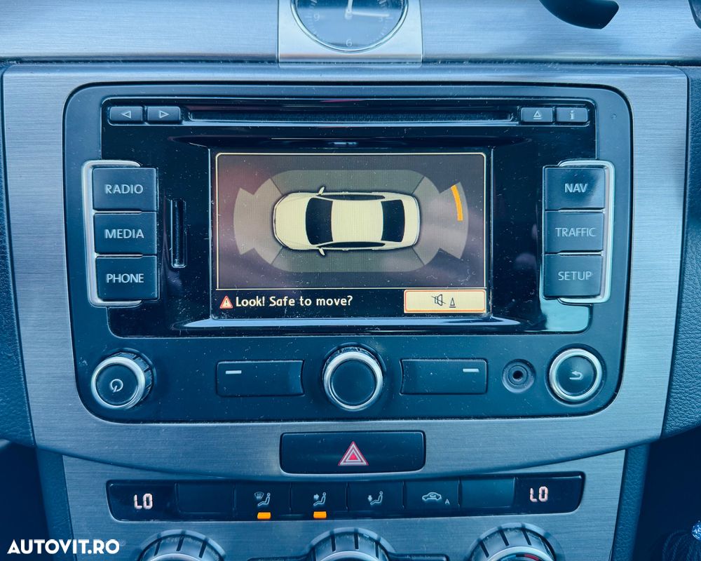 Volkswagen Passat - 4