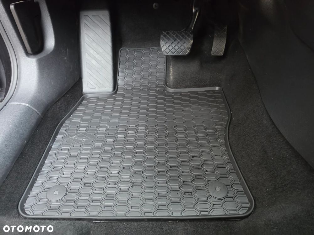 Skoda Superb 2.0 TDI DSG Premium Edition - 32