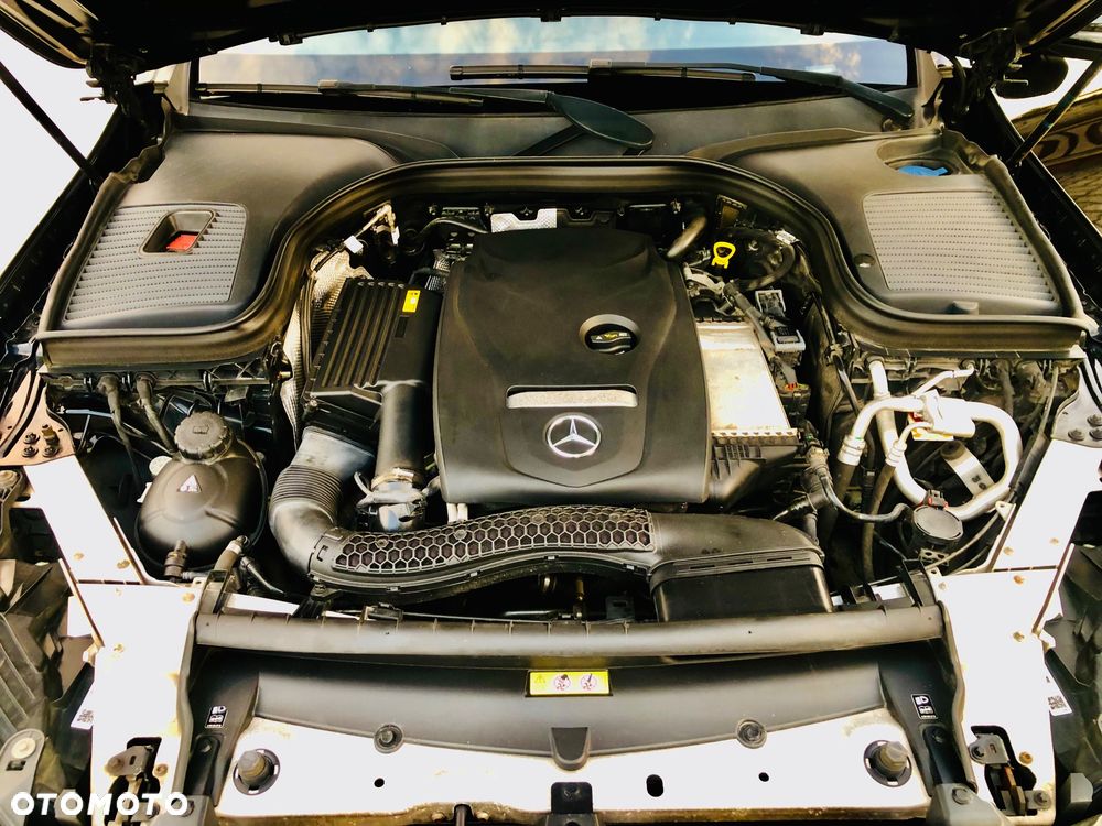 Mercedes-Benz GLC 300 4Matic 9G-TRONIC AMG Line - 22