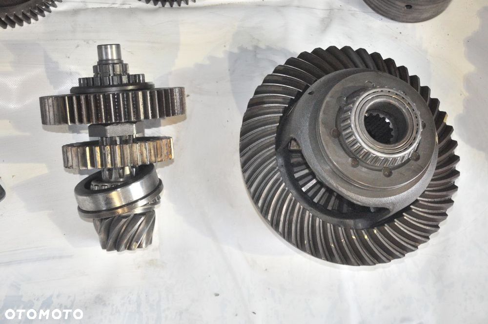 WAŁEK PÓŁOŚ ZĘBATKA TRYB PRZESUWKA WIDEŁKI NEW HOLLAND TL80 - 3