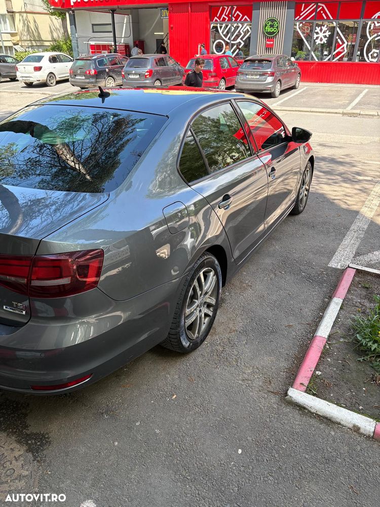Volkswagen Jetta - 4