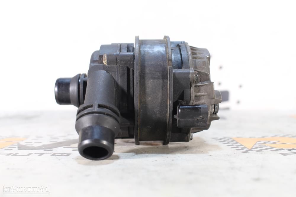 Bomba De Água Auxiliar Bmw 3 (F30, F80)  11518637953 / 8637953 / 03920 - 3