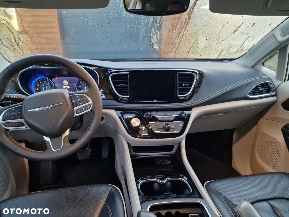 Chrysler Pacifica - 12