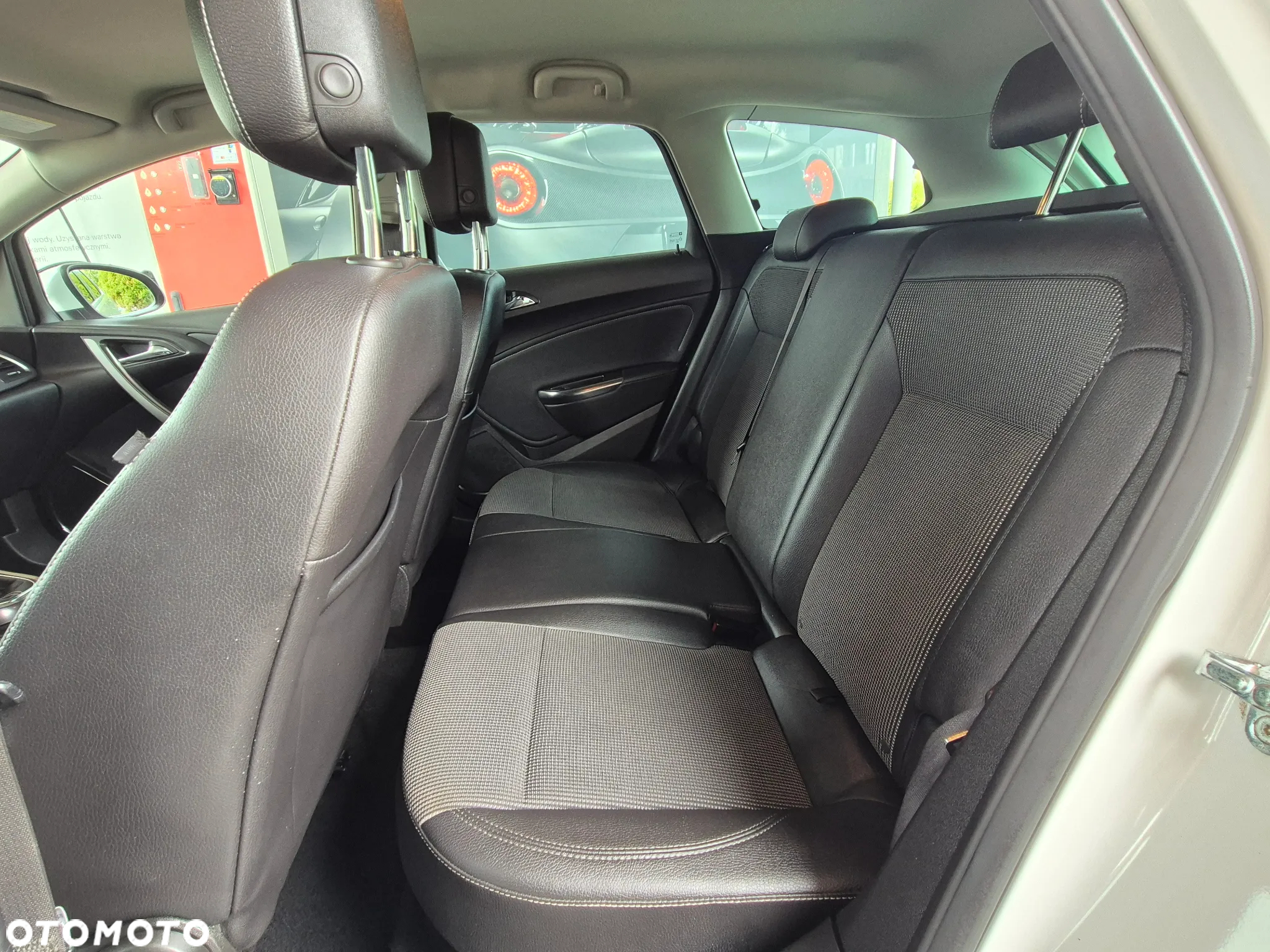 Opel Astra 1.6 Turbo Caravan Cosmo - 29