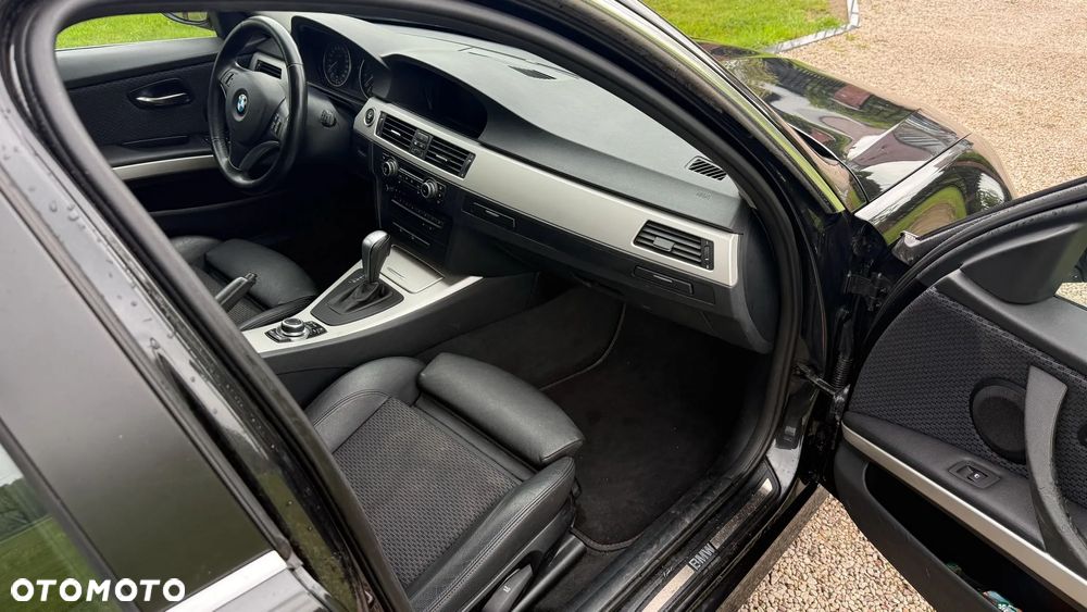 BMW Seria 3 325i xDrive Edition Exclusive - 7