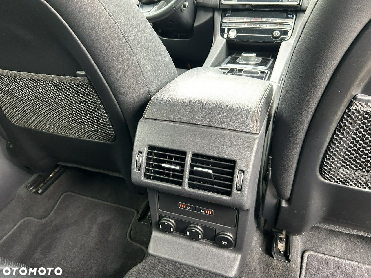 Jaguar F-Pace 2.0 i4P AWD Prestige - 29