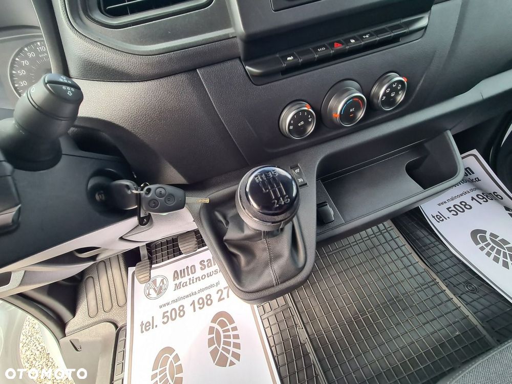 Nissan Interstar - 12