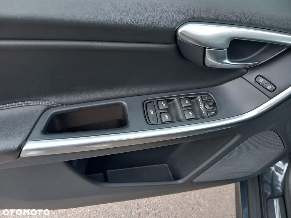 Volvo XC 60 D3 Momentum - 14
