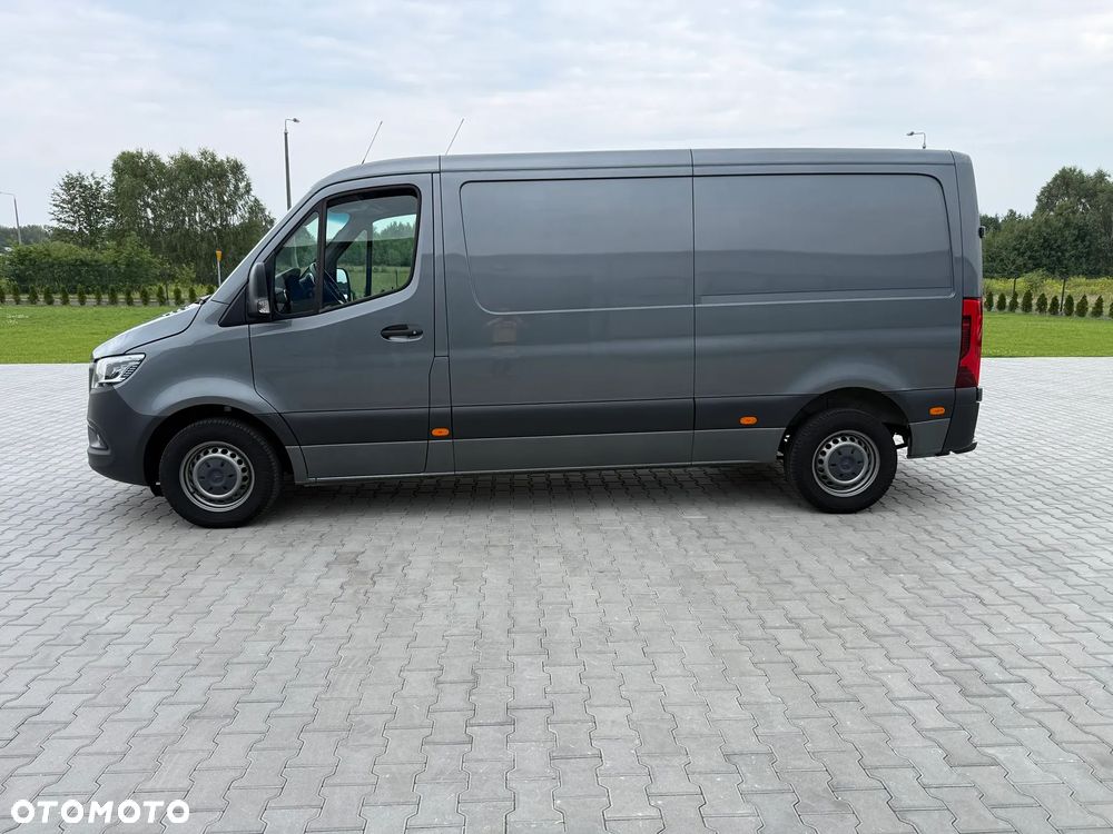 Mercedes-Benz Sprinter - 2