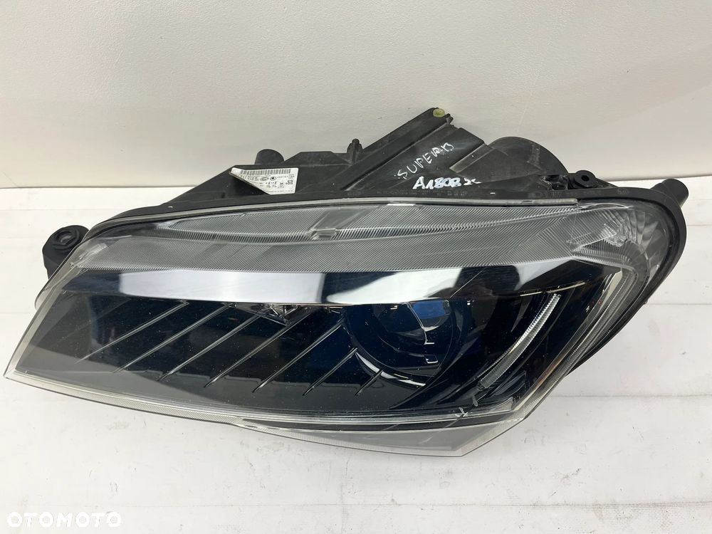Reflektor przód przedni lewy lampa Bi-Xenon Skoda Superb III 3v1941015b - 2