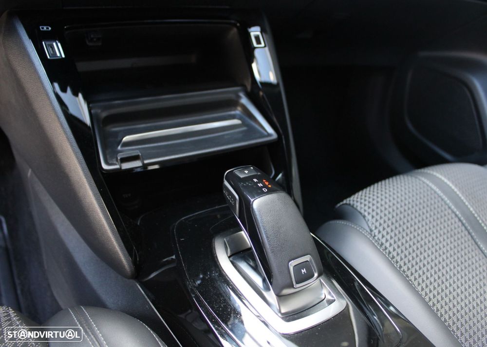 Peugeot 2008 1.2 PureTech GT EAT8 - 10