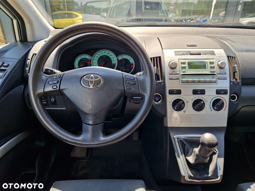 Toyota Corolla Verso - 15