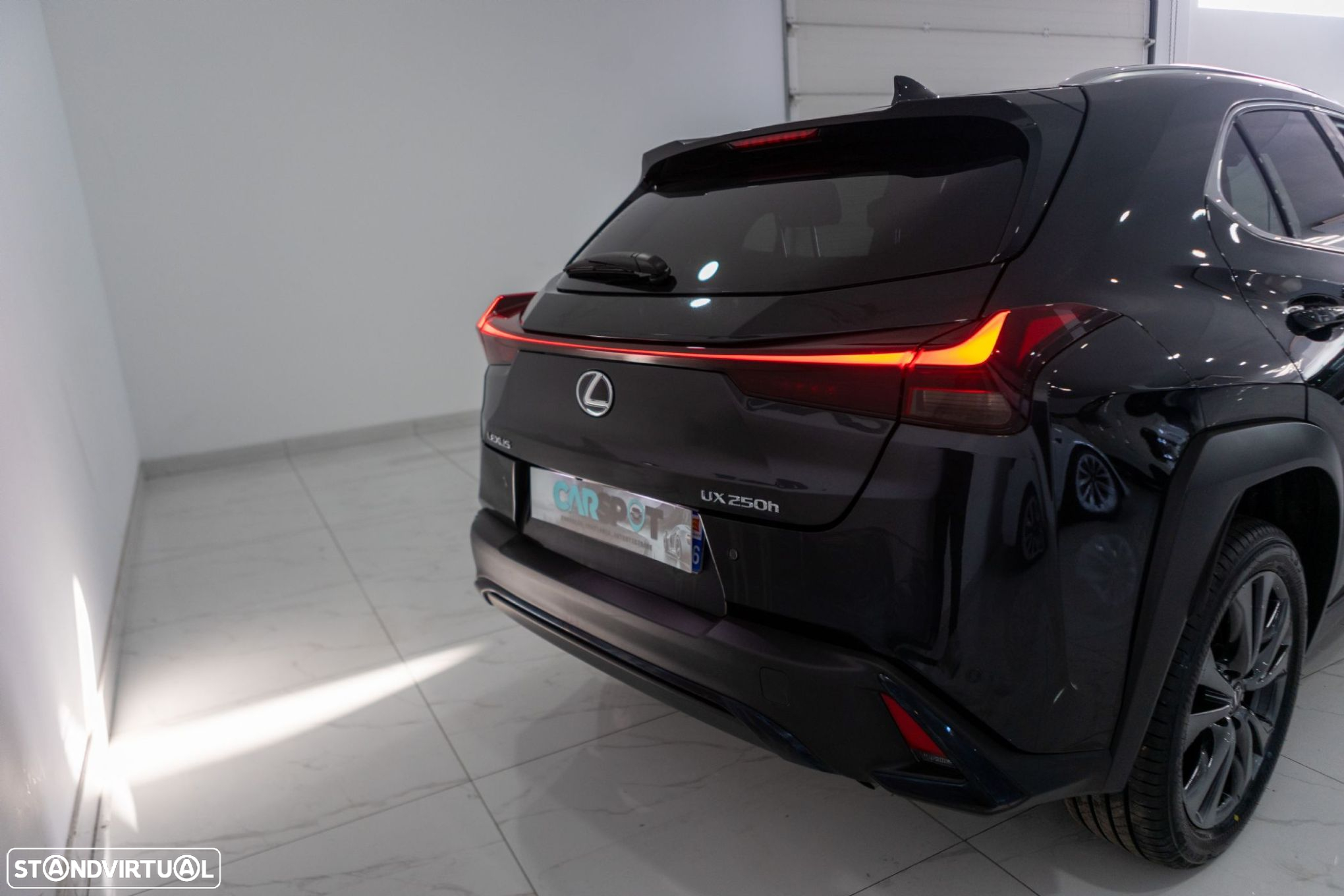 Lexus UX 250h F Sport - 8