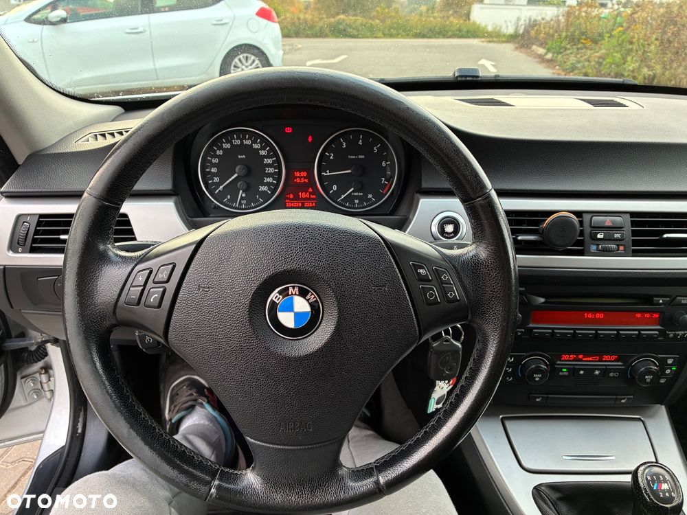BMW Seria 3 325i - 9