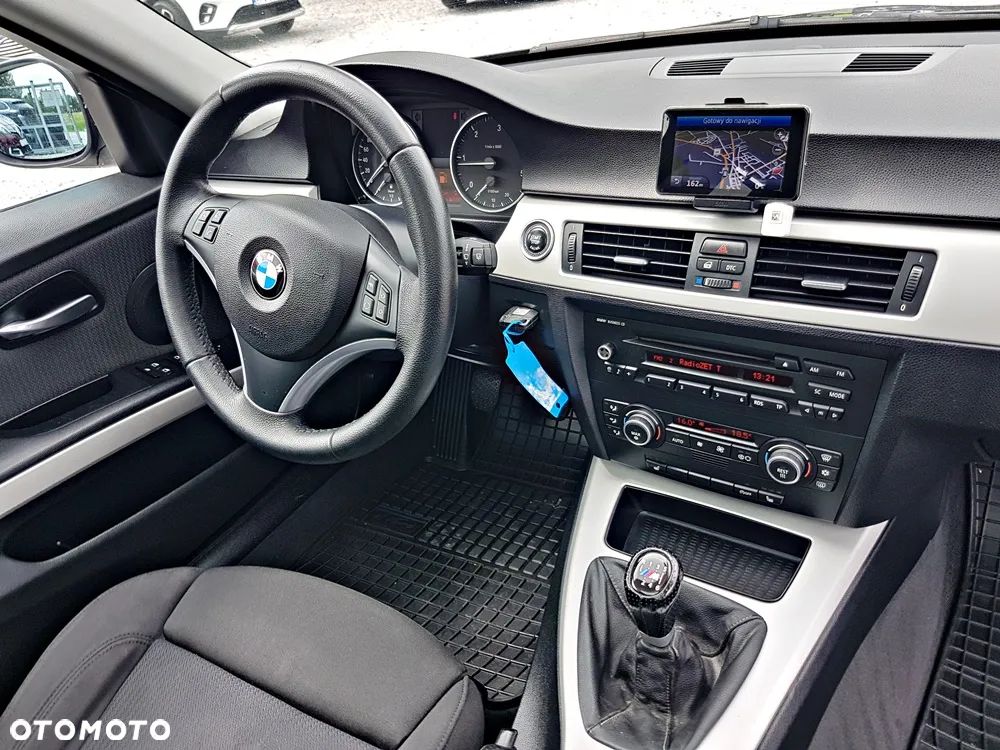 BMW Seria 3 320d Efficient Dynamics - 25