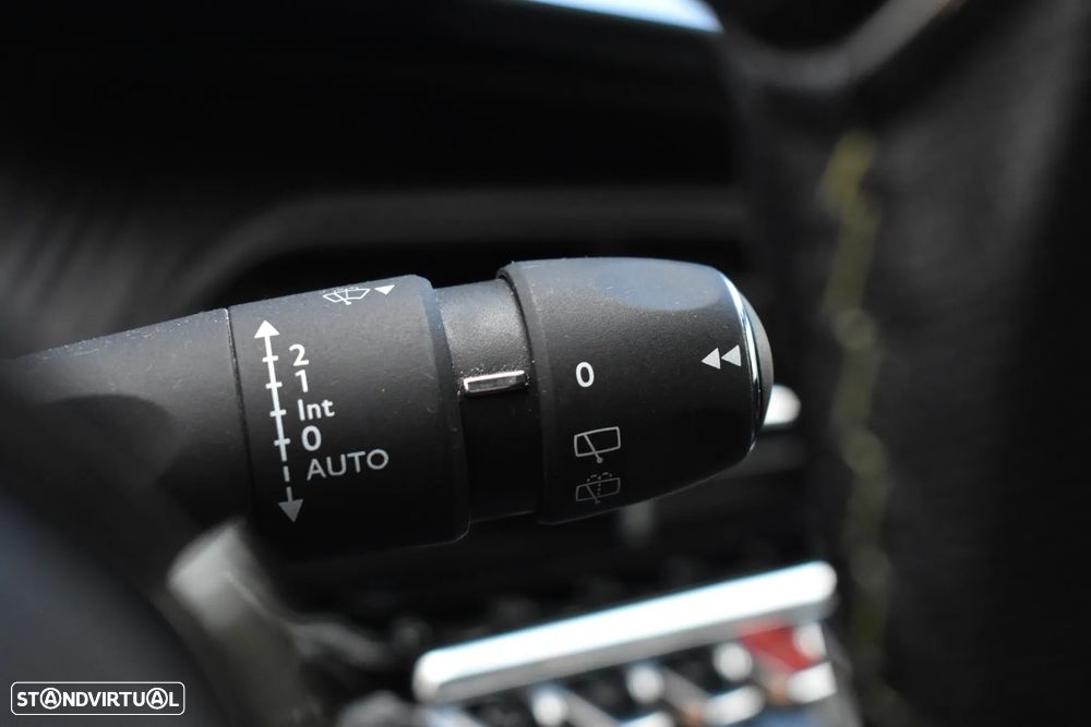 Peugeot e-208 GT - 33