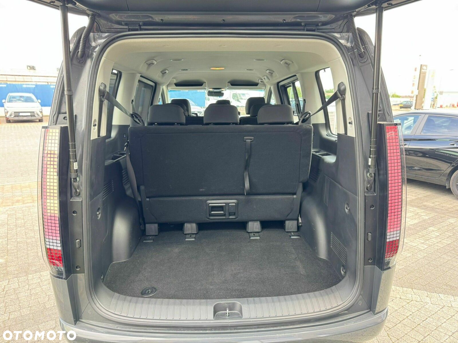 Hyundai Staria - 8