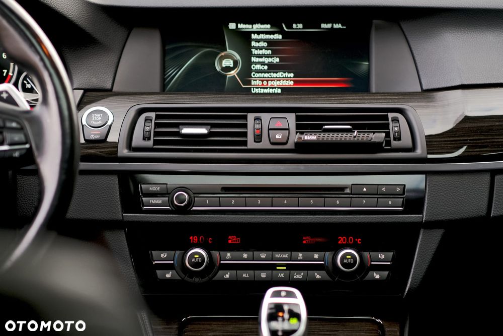 BMW Seria 5 535i xDrive Sport-Aut - 28