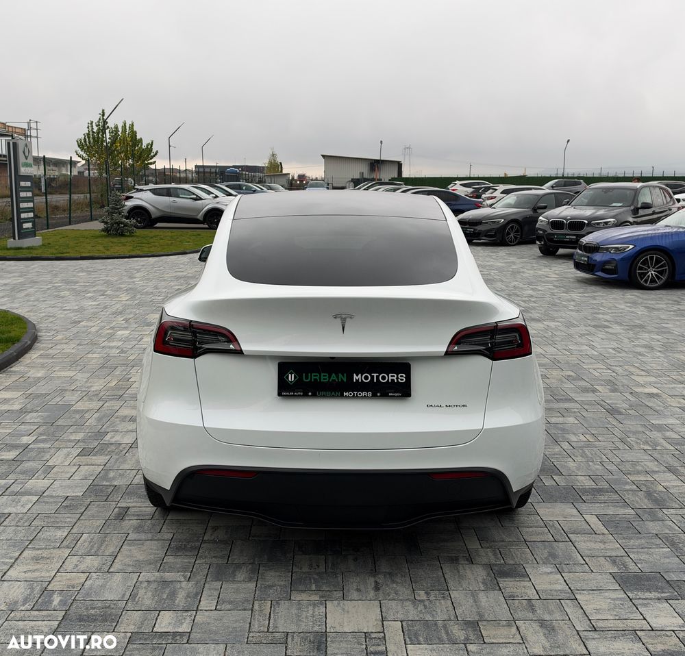 Tesla Model Y Long Range Dual Motor AWD - 16