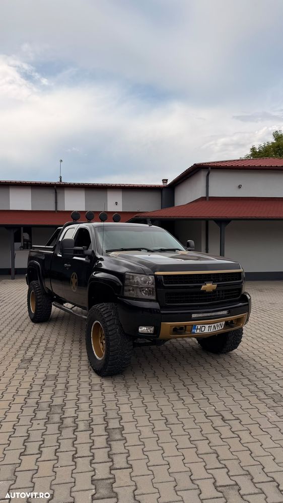 Chevrolet Silverado - 1