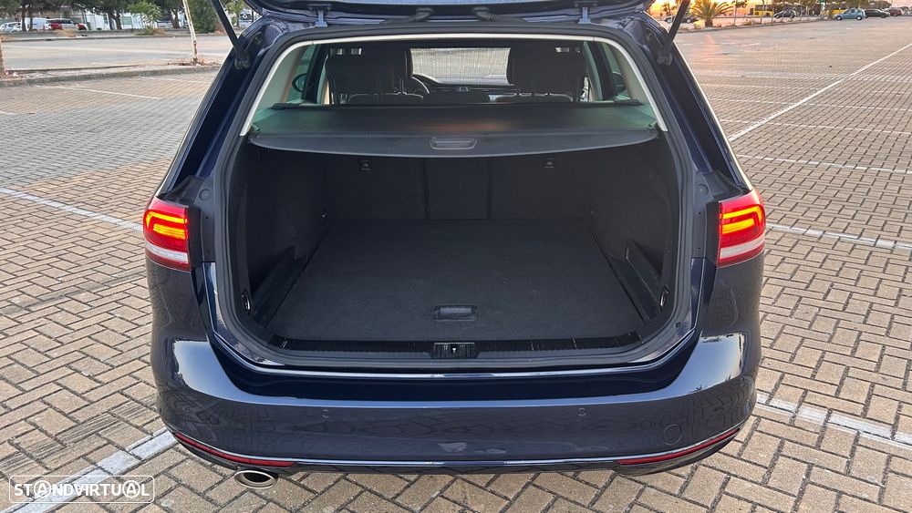 VW Passat Variant 2.0 TDI Highline - 16
