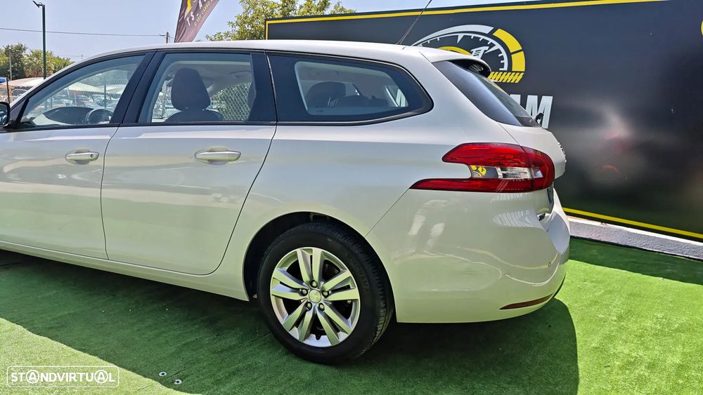 Peugeot 308 SW 1.6 BlueHDi Allure - 23