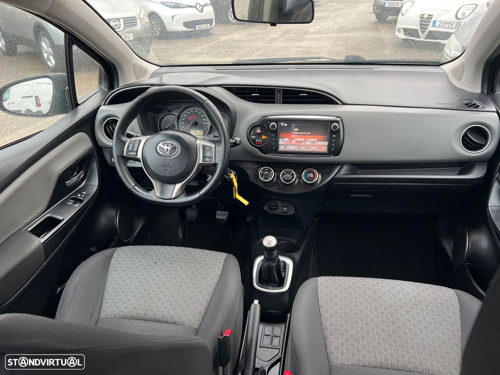 Toyota Yaris 1.0 VVT-i Comfort +PS+PT Techno - 24