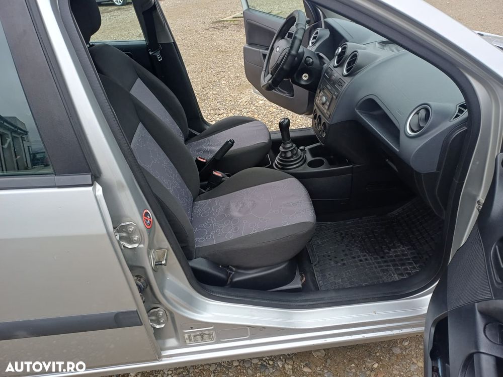 Ford Fiesta - 10