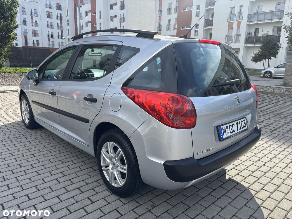 Peugeot 207 - 1