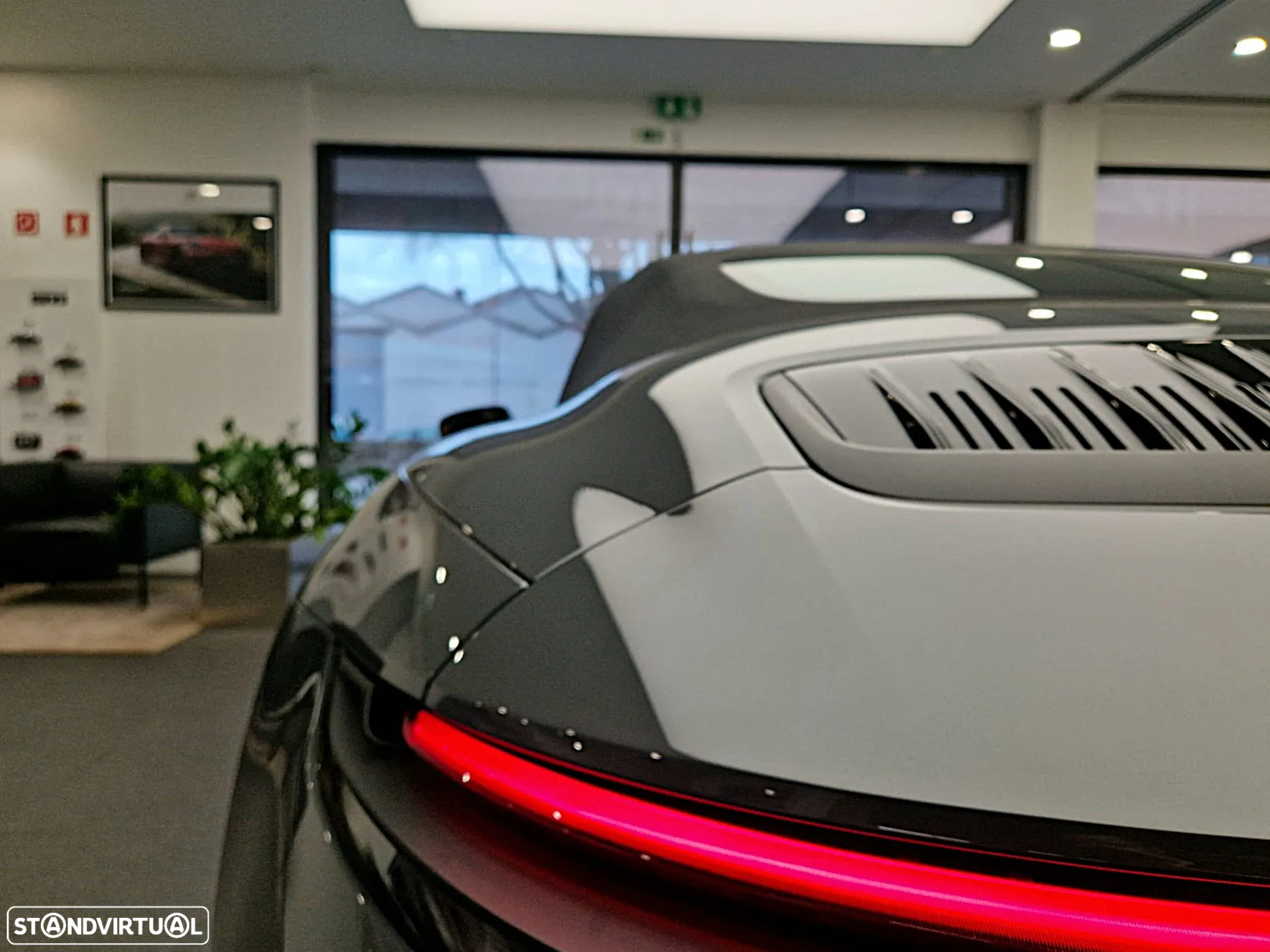Porsche 911 (992) Carrera - 4