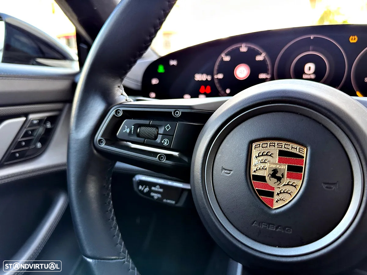 Porsche Taycan Turbo S - 12