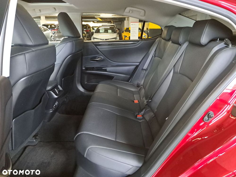 Lexus ES 300h Business Edition - 13